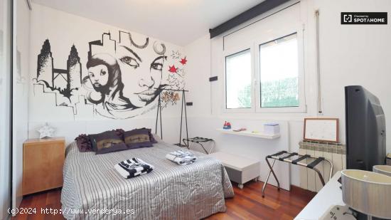  Gran habitación en apartamento de 3 dormitorios en Horta-Guinardó - BARCELONA 