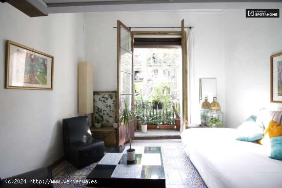  Ecléctico apartamento de 2 dormitorios en alquiler cerca del zoológico de Barcelona en el Born - B 