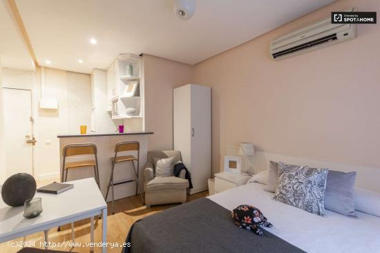 Apartamento estudio bien amueblado en alquiler en Salamanca - MADRID 