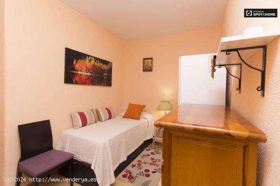  Acogedora habitación en apartamento de 3 dormitorios en Retiro - MADRID 