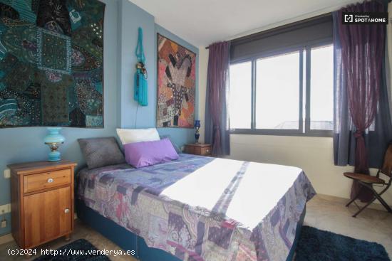  Se alquila habitación en luminoso apartamento de 2 dormitorios en Vila Olímpica - BARCELONA 