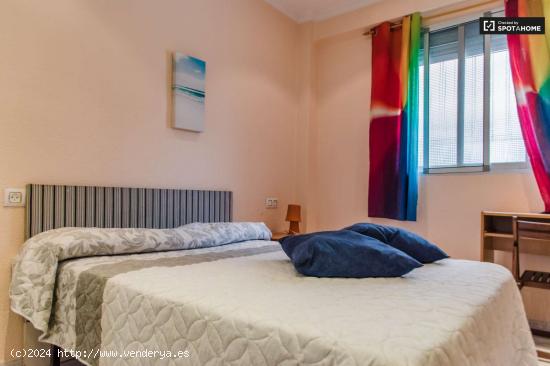  Amplia habitación en alquiler en apartamento de 2 dormitorios en Benicalap - VALENCIA 