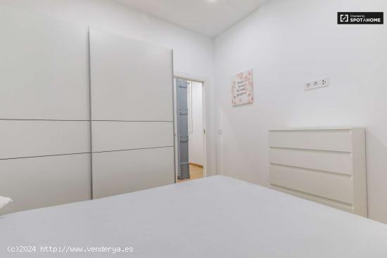  Acogedora habitación en alquiler en apartamento de 4 dormitorios en Ciutat Vella - VALENCIA 