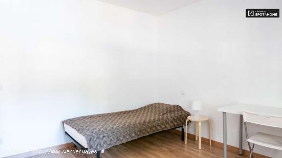  Acogedora habitación en alquiler en apartamento de 3 dormitorios en Hortaleza - MADRID 