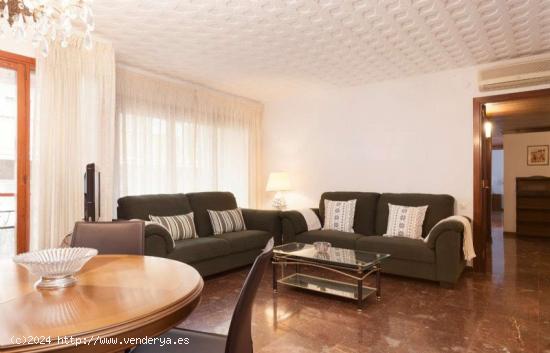  Amplio apartamento de 4 dormitorios con balcón en alquiler en Putxet - BARCELONA 