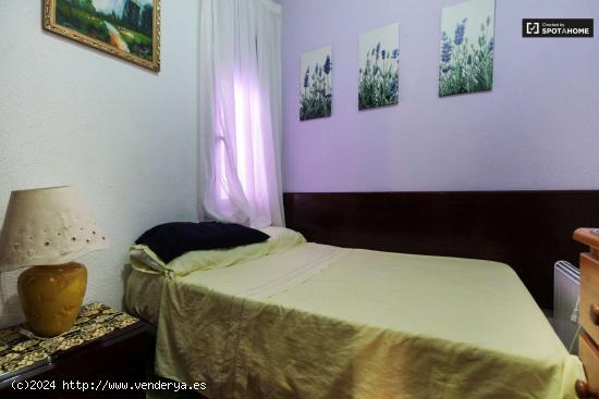  Acogedora habitación en alquiler en apartamento de 3 dormitorios en Poble-Sec - BARCELONA 