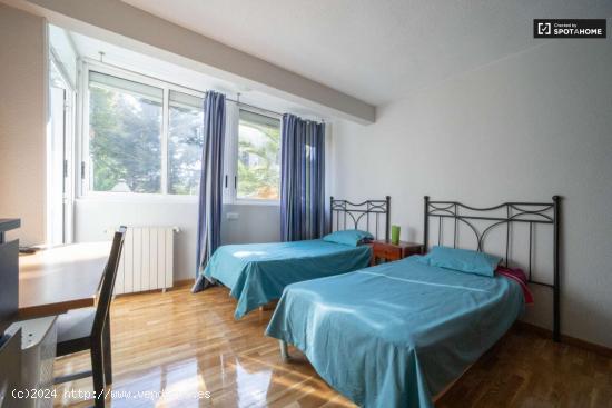  Habitación luminosa en alquiler en apartamento de 3 dormitorios en Aluche - MADRID 