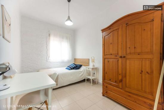  Alquiler de habitaciones en piso compartido de 3 dormitorios cerca de la Avenida d'Aragó en Algiró 