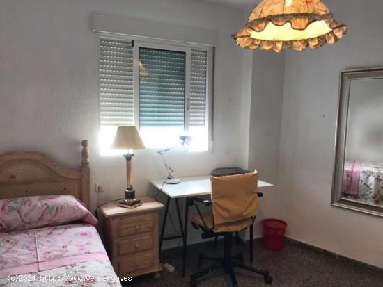  Alquiler de habitaciones en piso de 4 dormitorios en Murcia - MURCIA 