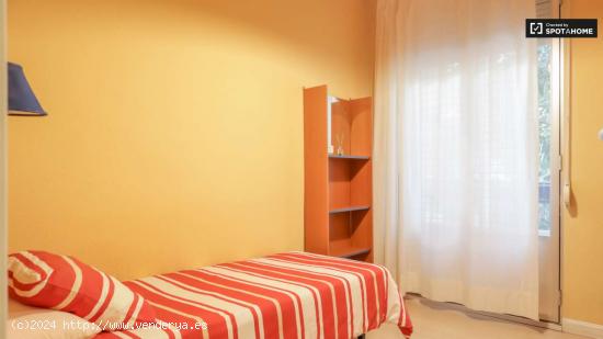  Se alquila habitación en piso de 10 habitaciones en Gaztambide - MADRID 