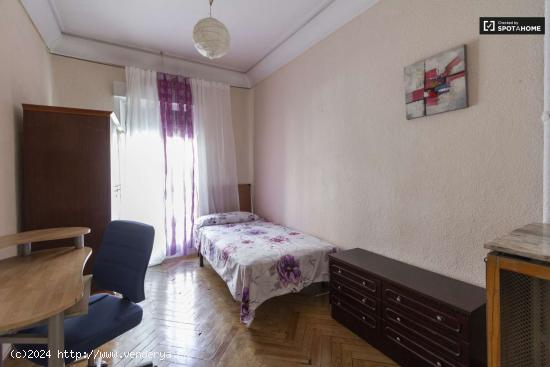  Habitación individual con escritorio 3 (acceso a balcón) - MADRID 