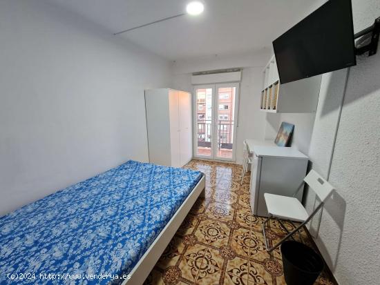  Alquiler de habitaciones en piso de 5 habitaciones en La Almozara - ZARAGOZA 