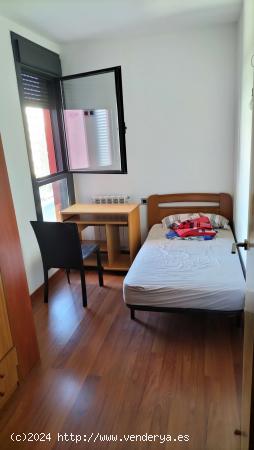  Se alquilan habitaciones en apartamento de 1 habitación en Sant Andreu - BARCELONA 