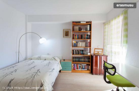  Habitaciones para alquilar en apartamento de 3 dormitorios en Valencia - VALENCIA 