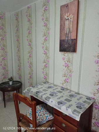  Se alquila habitación para mujeres en piso de 3 habitaciones en Els Orriols - VALENCIA 
