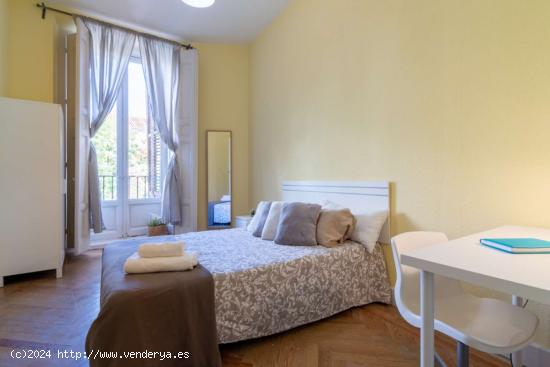  ¡Habitaciones en alquiler en un piso de 10 habitaciones en Madrid! - MADRID 