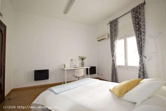  Alquiler de habitaciones en piso de 9 habitaciones en Almagro, Madrid - MADRID 
