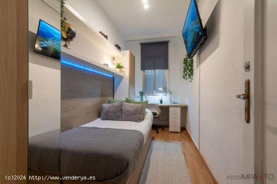  ¡Habitaciones en alquiler en un apartamento de 5 habitaciones en Madrid! - MADRID 