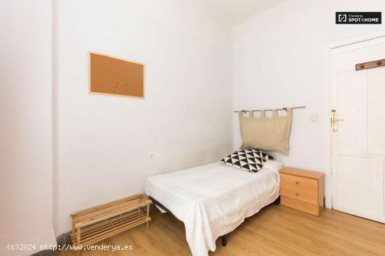  Acogedora habitación en alquiler en apartamento de 3 dormitorios, Plaza de Toros - GRANADA 