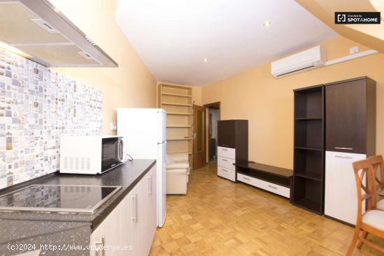  Amplio apartamento de 1 dormitorio en alquiler en Pozuelo de Alarcón - MADRID 
