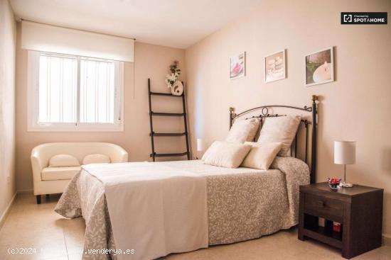  Acogedora habitación en alquiler en apartamento de 4 dormitorios en Paterna - VALENCIA 