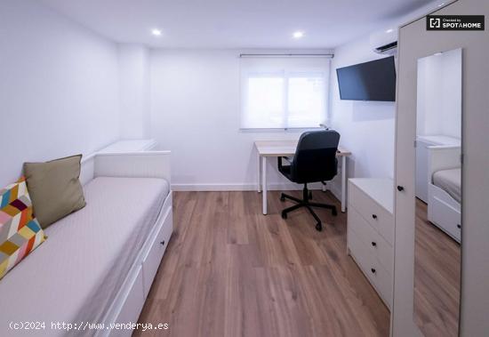  Alquiler de habitaciones en piso de 4 habitaciones en Camins Al Grau - VALENCIA 