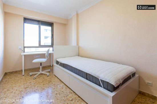  Habitación moderna en alquiler en el apartamento de 3 dormitorios, Benimaclet - VALENCIA 