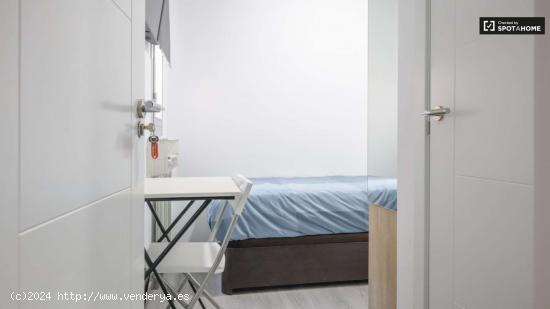  Se alquilan habitaciones en piso de 5 habitaciones en Portazgo - MADRID 
