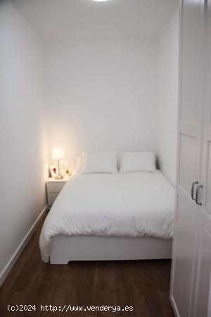  Se alquila habitación en piso de 3 habitaciones en Sant Joan Despí - BARCELONA 