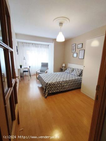  Alquiler de habitaciones en piso de 6 dormitorios en La Almozara - ZARAGOZA 