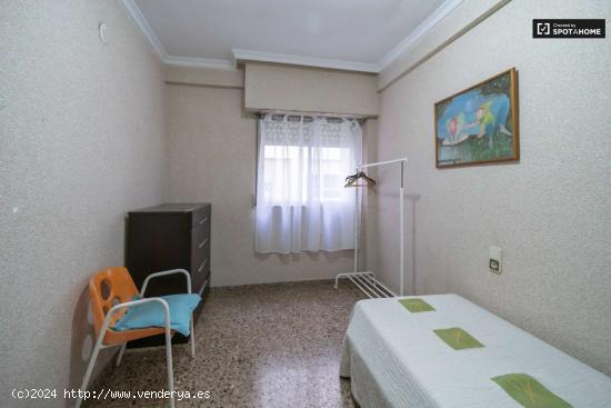  Se alquila habitación en piso de 2 dormitorios en Valencia - VALENCIA 