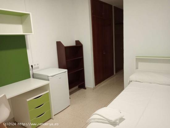  Se alquila habitación en residencia en Granada - GRANADA 