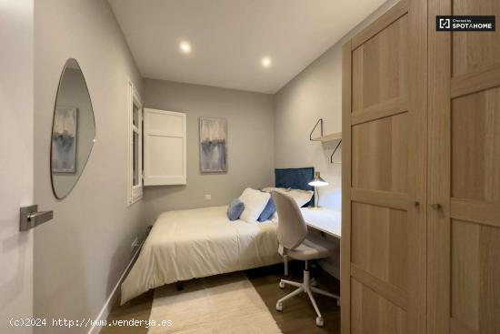  Se alquila habitación en piso de 4 habitaciones en La Nova Esquerra De L'Eixample - BARCELONA 