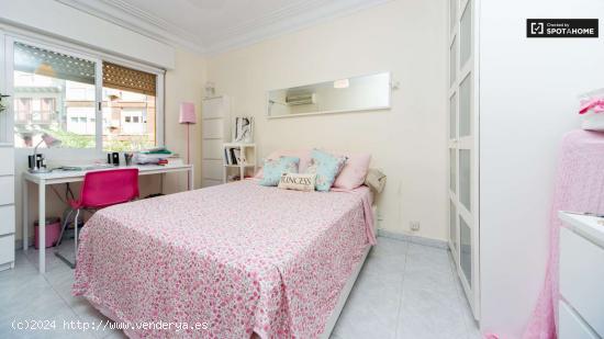  Bonita habitación con escritorio en un apartamento de 5 habitaciones, Guindalera - MADRID 