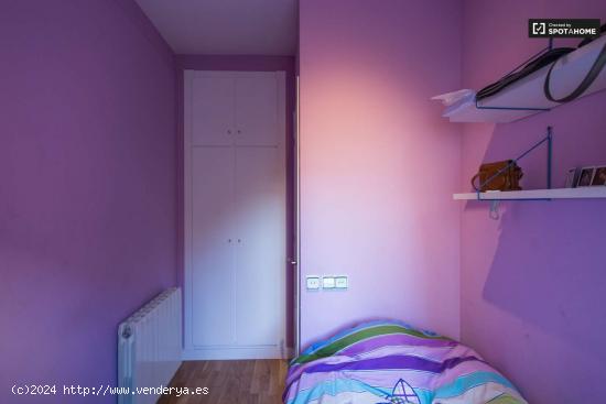  Habitación amueblada con escritorio en apartamento de 4 dormitorios, Villa Olímpica - BARCELONA 