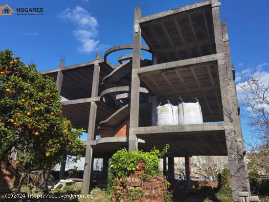  Terreno con estructura y proyecto en Camposancos - PONTEVEDRA 