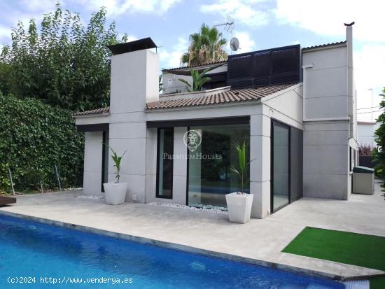  Moderna casa con piscina a escasos metros de la playa de Castelldefels - BARCELONA 