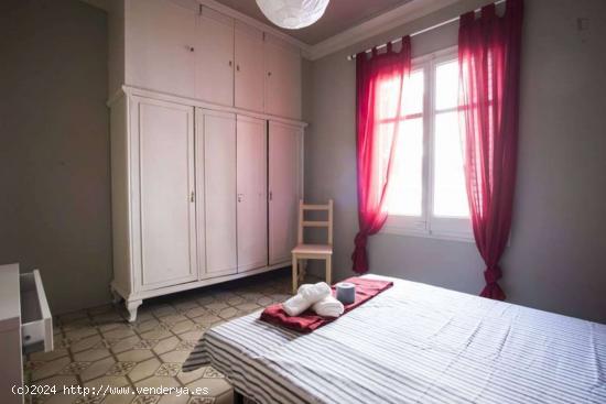  Habitación en piso de 8 habitaciones en Sarrià-Sant Gervasi - Mujeres - BARCELONA 