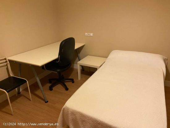  Se alquila habitación en piso de 6 dormitorios en Abando, Bilbao - VIZCAYA 