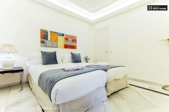  Se alquila habitación en piso de 3 dormitorios en Sevilla, Sevilla - SEVILLA 