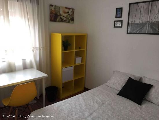  Se alquila habitación en piso de 3 habitaciones en Santiago de Compostela - A CORUÑA 