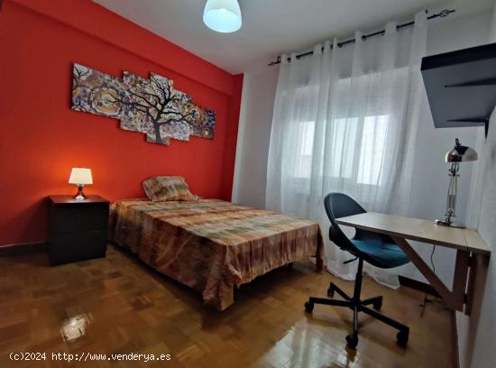  Alquiler de habitaciones en apartamento de 5 habitaciones en Casco Histórico - MADRID 