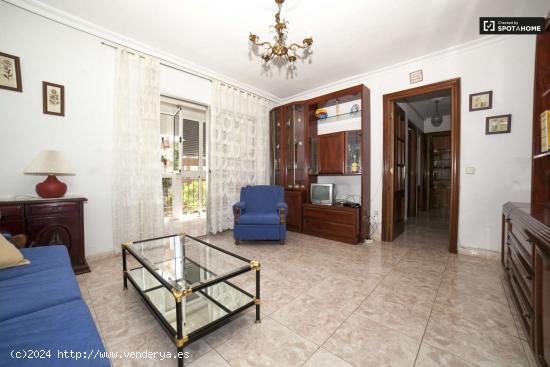  Amplio apartamento de 3 dormitorios con balcón en alquiler en Macarena Norte - SEVILLA 
