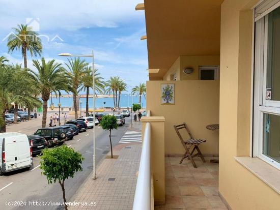  Apartamento en excelente ubicación junto al Puerto y la Playa de la Grava de Javea con vistas al ma 
