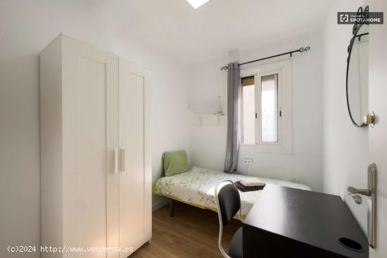  Alquiler de habitaciones en piso de 3 habitaciones en L'Hospitalet De Llobregat - BARCELONA 