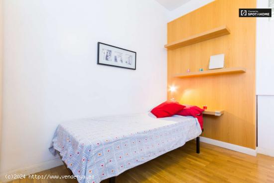  Habitación luminosa con cómoda en piso compartido, Latina - MADRID 