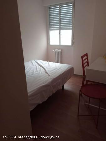  Se alquila habitación en piso compartido de 6 habitaciones en Madrid - MADRID 