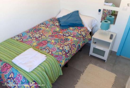  Se alquila habitación en piso de 4 habitaciones en Usera, Madrid - MADRID 
