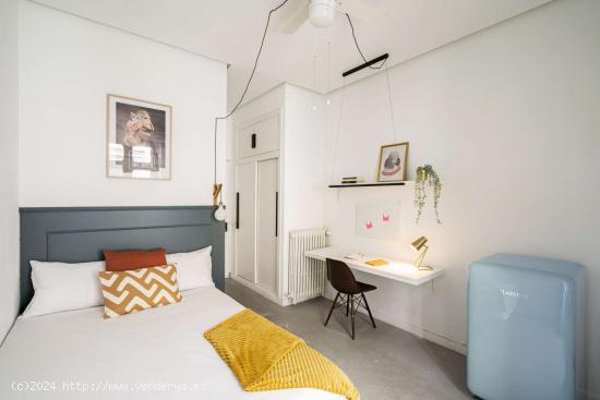  Se alquila habitación en residencia en Madrid - MADRID 