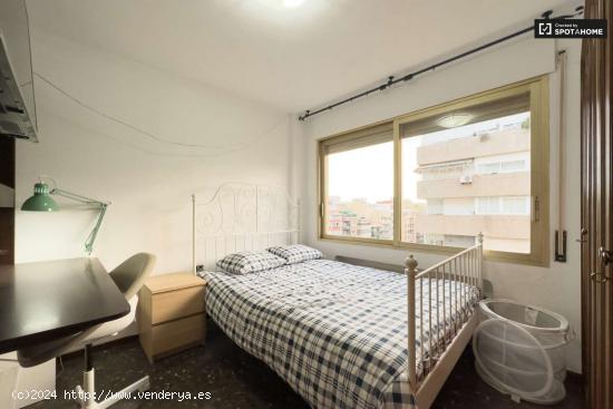  Se alquila habitación en piso compartido en Barcelona - BARCELONA 